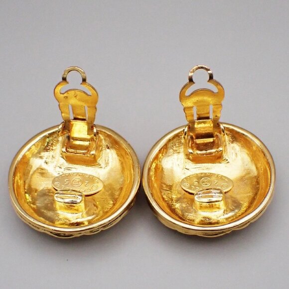 CHANEL CC Logo Matelasse Round Button Earrings 25 Clip-On Gold Vintage - Picture 11 of 11
